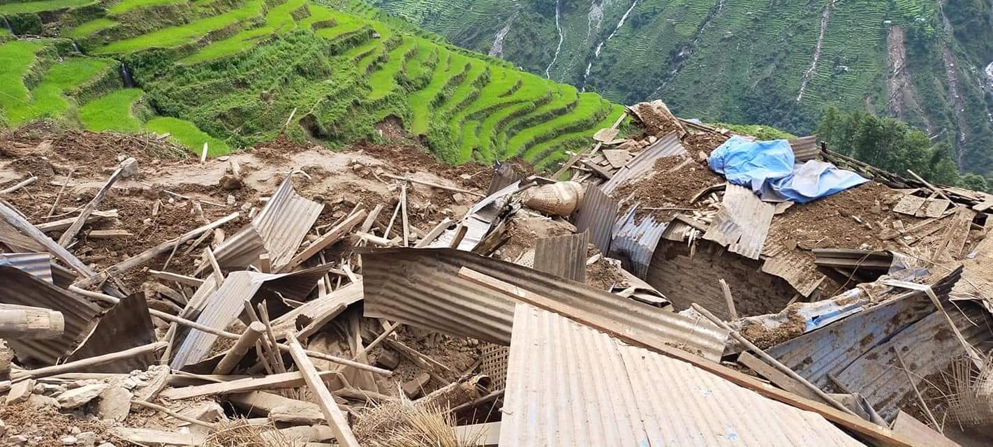 पर्वतमा पहिरोमा पुरिएर पाँच जनाको मृत्यु, तीन बेपत्ता